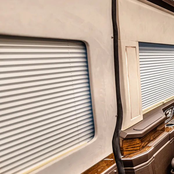 Monarch Velvet V-Class Left